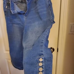 Avenue Denim Peddle Pushers Plus Sized 18W Super Cute and comfortable
